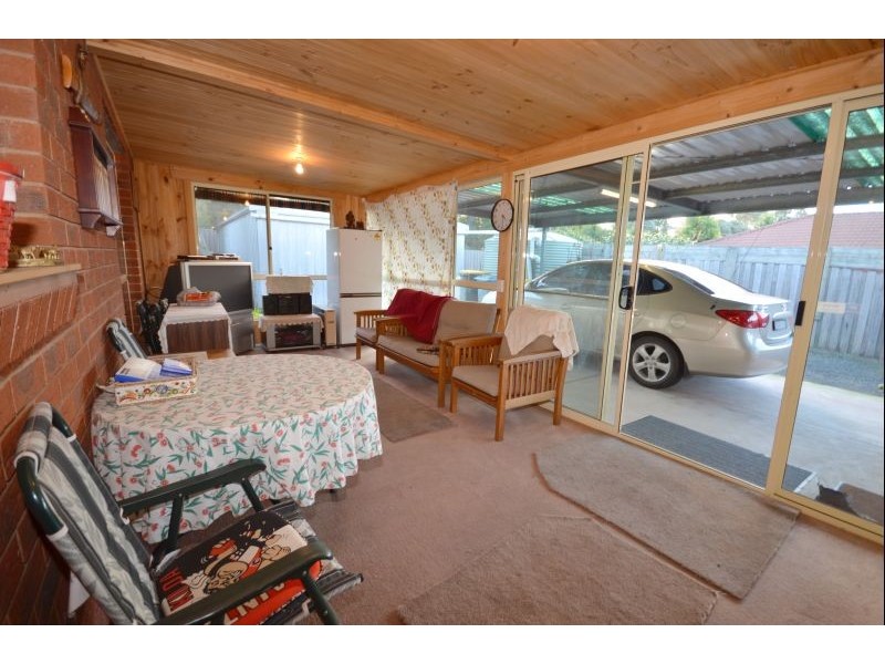 16 Melvyn Crescent, Mount Clear VIC 3350