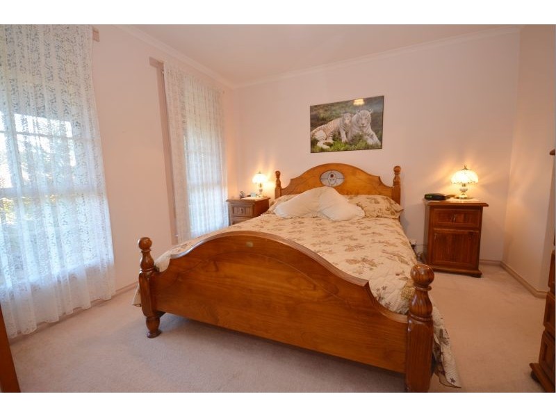 16 Melvyn Crescent, Mount Clear VIC 3350