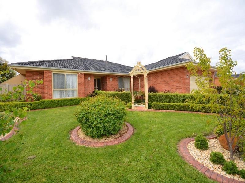 14 Robilliard Way, Sebastopol VIC 3356