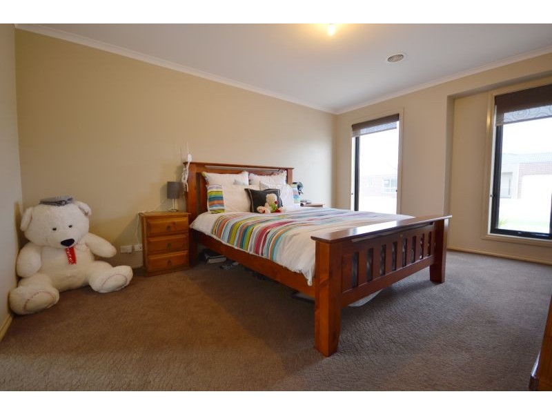 19 Holstein Close, Delacombe VIC 3356