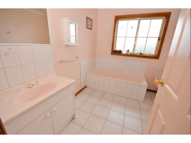 35 Urquhart Street, Gordon VIC 3345