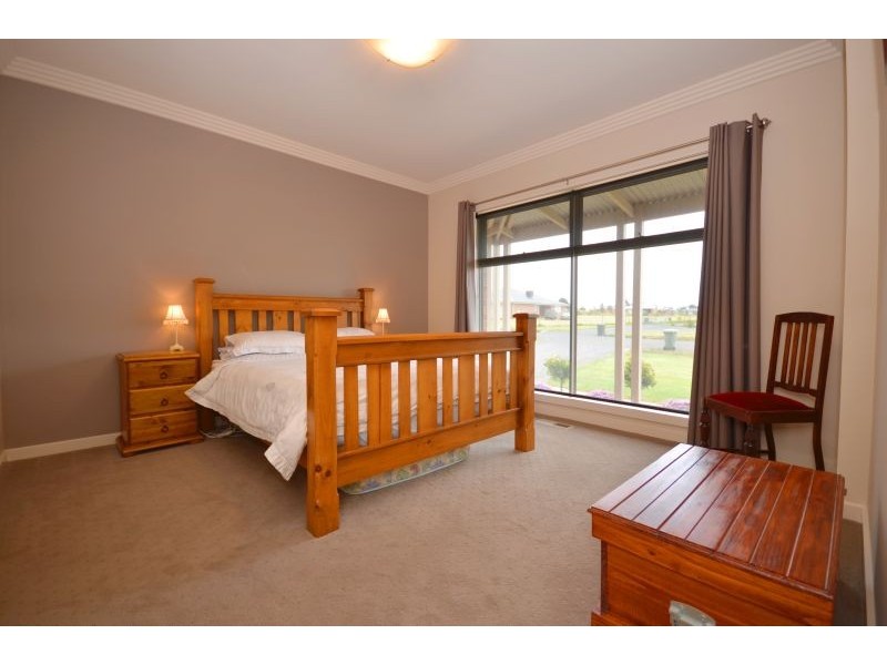 8 Maxwell Street, Cardigan Village VIC 3352