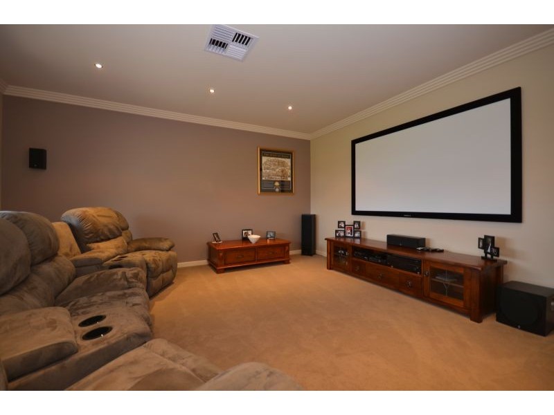 8 Maxwell Street, Cardigan Village VIC 3352