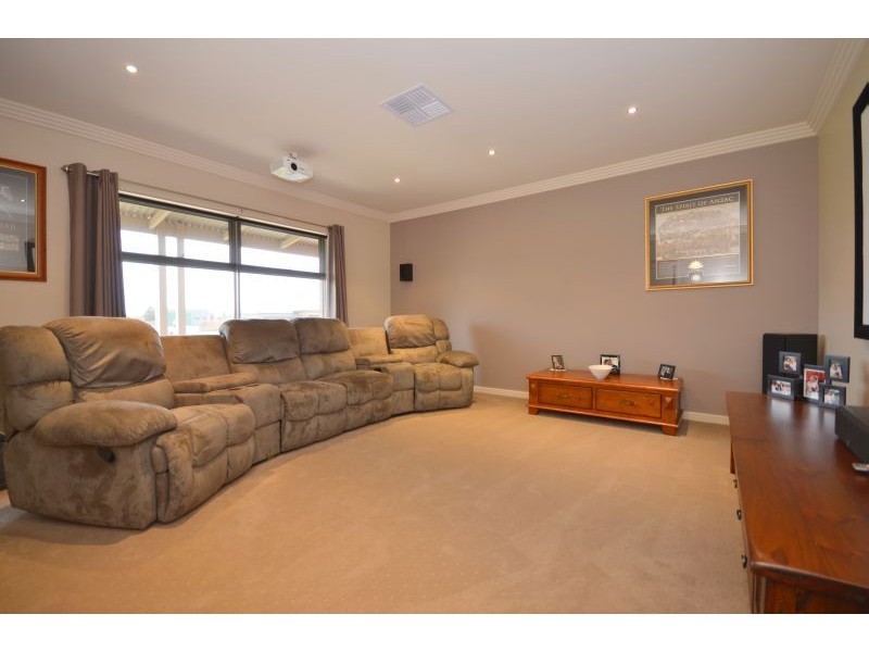 8 Maxwell Street, Cardigan Village VIC 3352