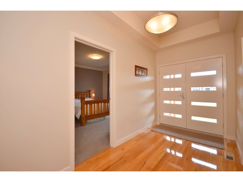 8 Maxwell Street, Cardigan Village VIC 3352