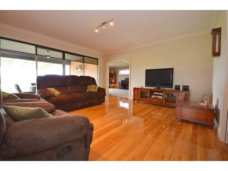 8 Maxwell Street, Cardigan Village VIC 3352