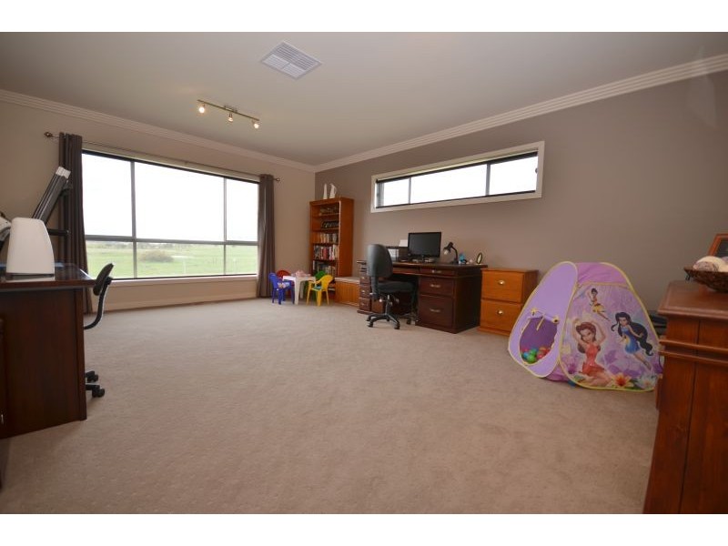 8 Maxwell Street, Cardigan Village VIC 3352