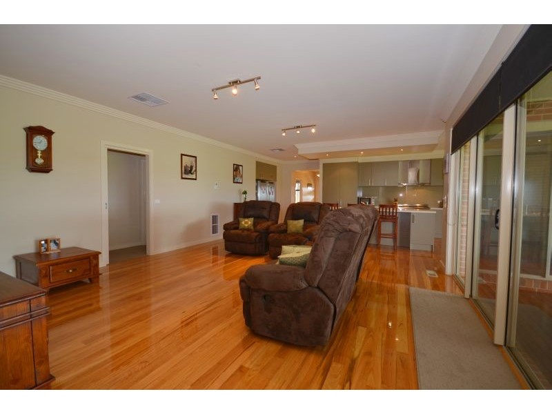 8 Maxwell Street, Cardigan Village VIC 3352