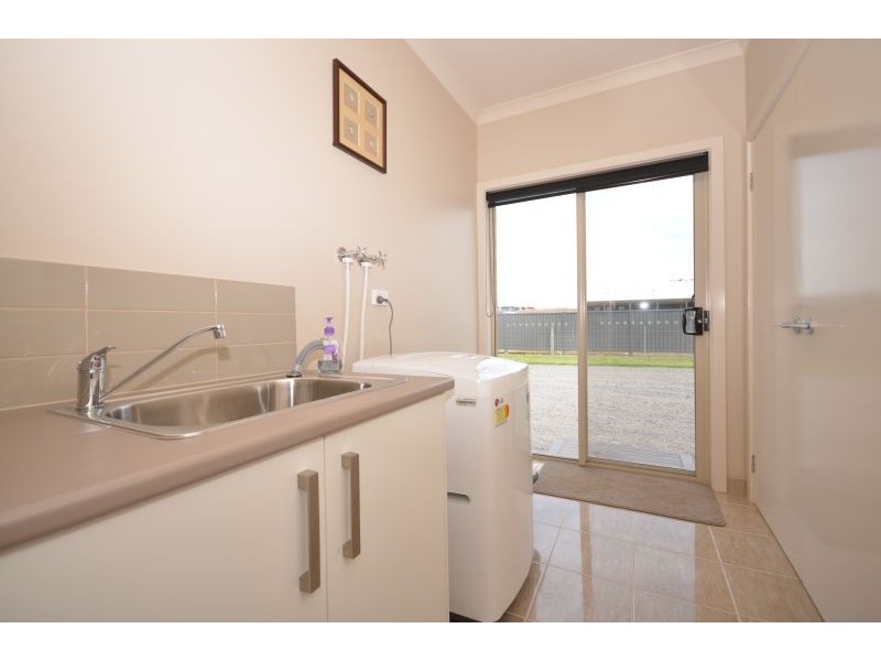 8 Maxwell Street, Cardigan Village VIC 3352