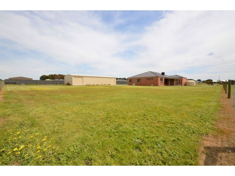 8 Maxwell Street, Cardigan Village VIC 3352