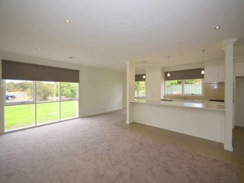 6 Howe Street, Miners Rest VIC 3352