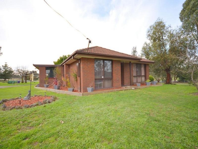 32 Racecourse Road, Haddon VIC 3351