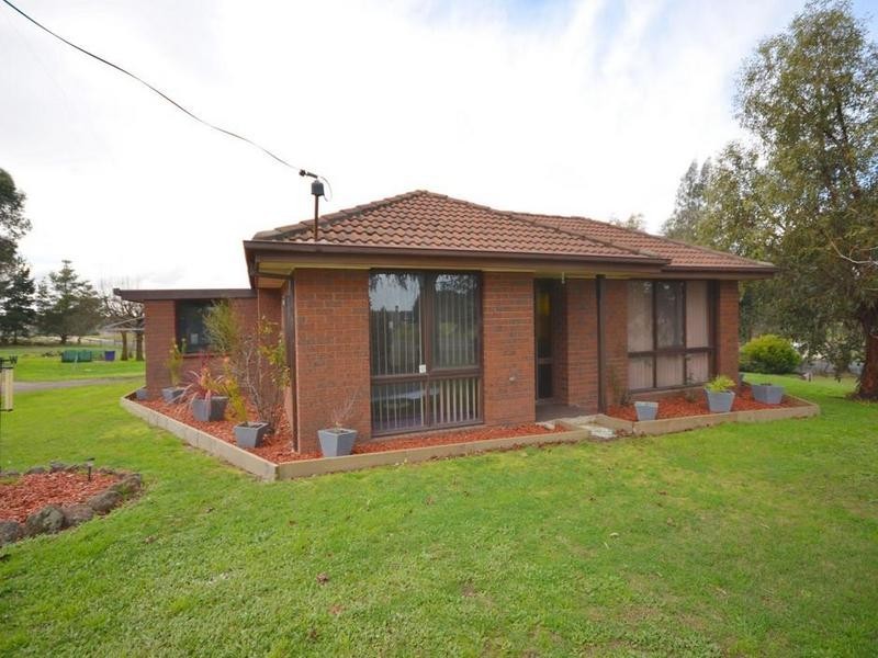 32 Racecourse Road, Haddon VIC 3351