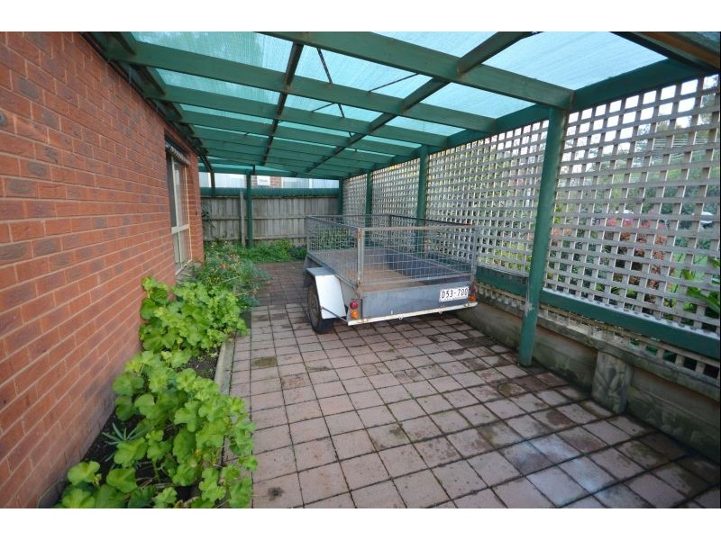 16 Melvyn Crescent, Mount Clear VIC 3350