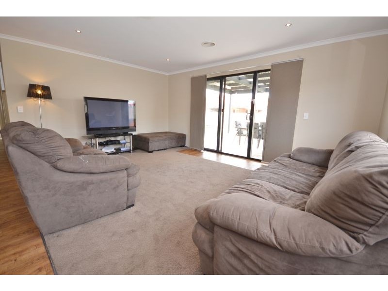 19 Holstein Close, Delacombe VIC 3356