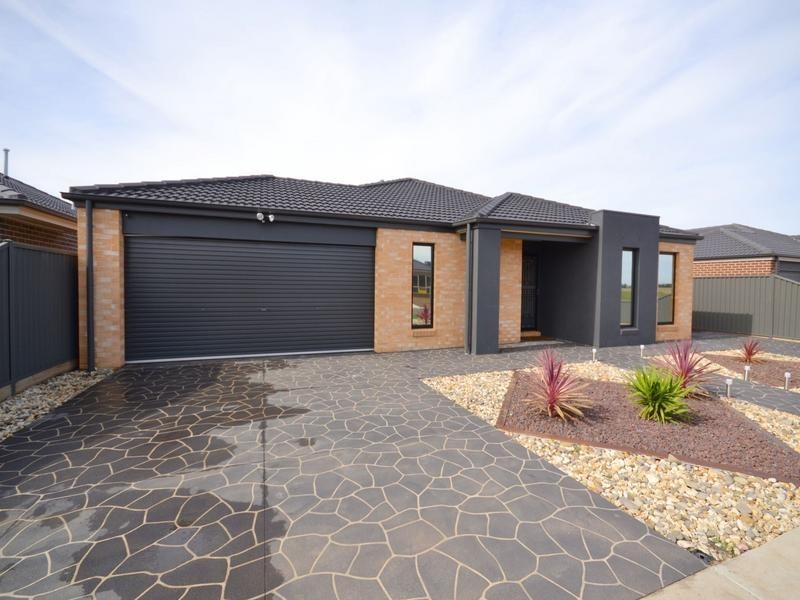 19 Holstein Close, Delacombe VIC 3356