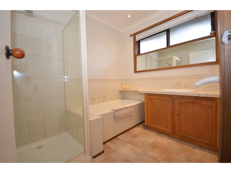 6 Mitchell Court, Soldiers Hill VIC 3350