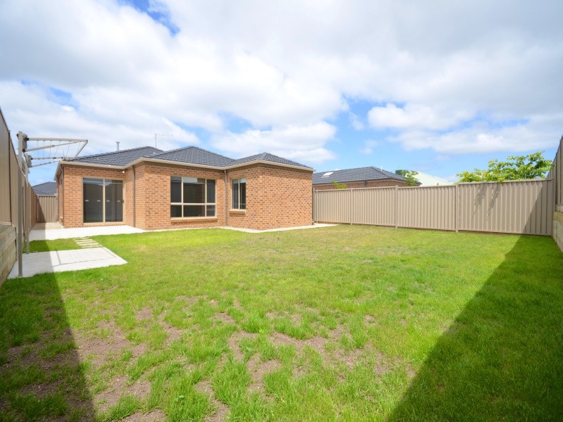 5 Oxley Bend, Alfredton VIC 3350