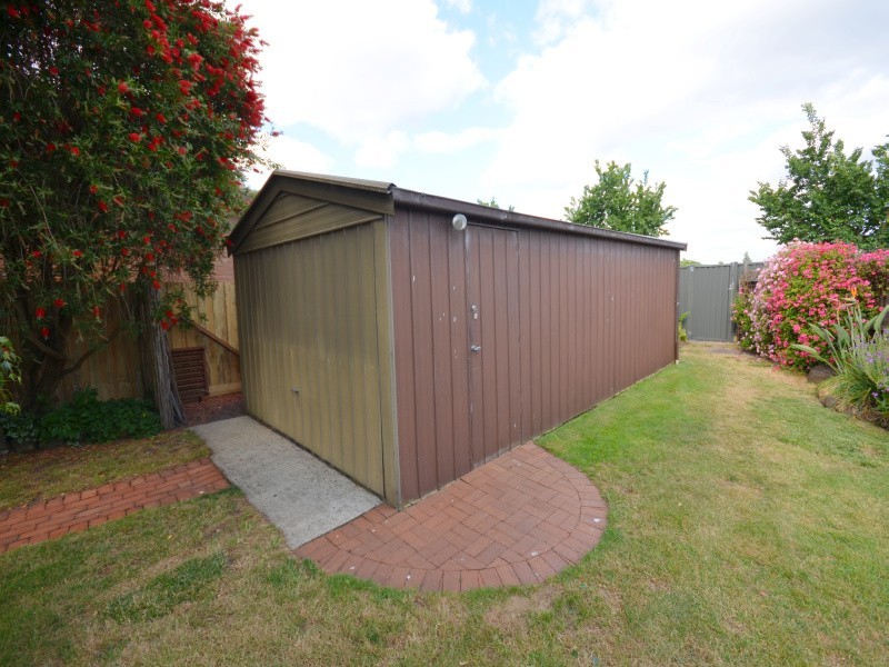 8 Shaw Avenue, Wendouree VIC 3355