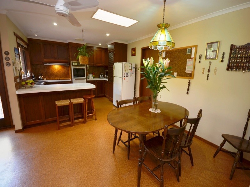 8 Shaw Avenue, Wendouree VIC 3355