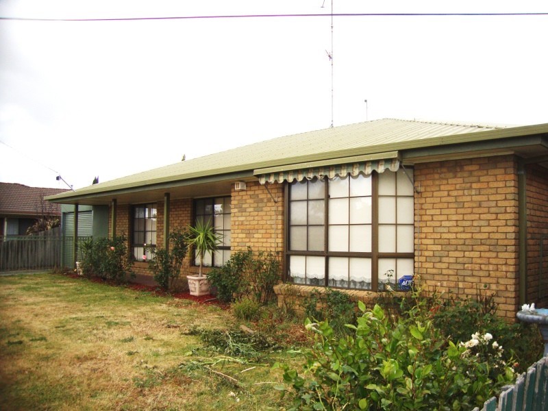 18 Lawrence Street, Sebastopol VIC 3356