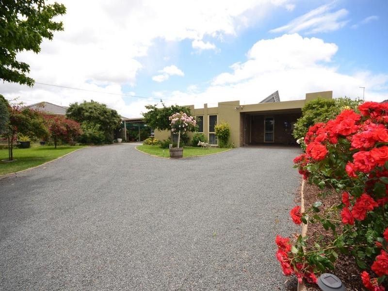 16 Howe Street, Miners Rest VIC 3352