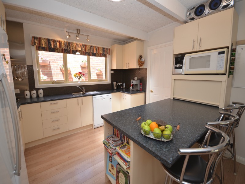 16 Howe Street, Miners Rest VIC 3352