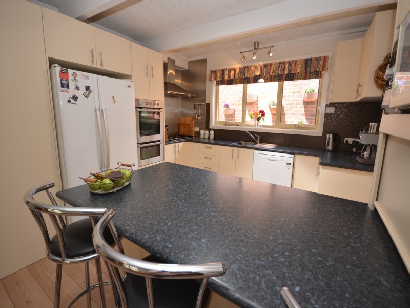 16 Howe Street, Miners Rest VIC 3352