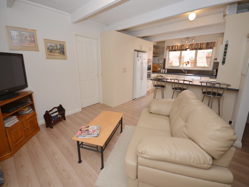 16 Howe Street, Miners Rest VIC 3352