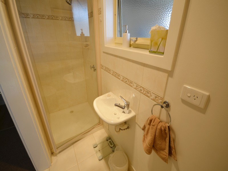 16 Howe Street, Miners Rest VIC 3352