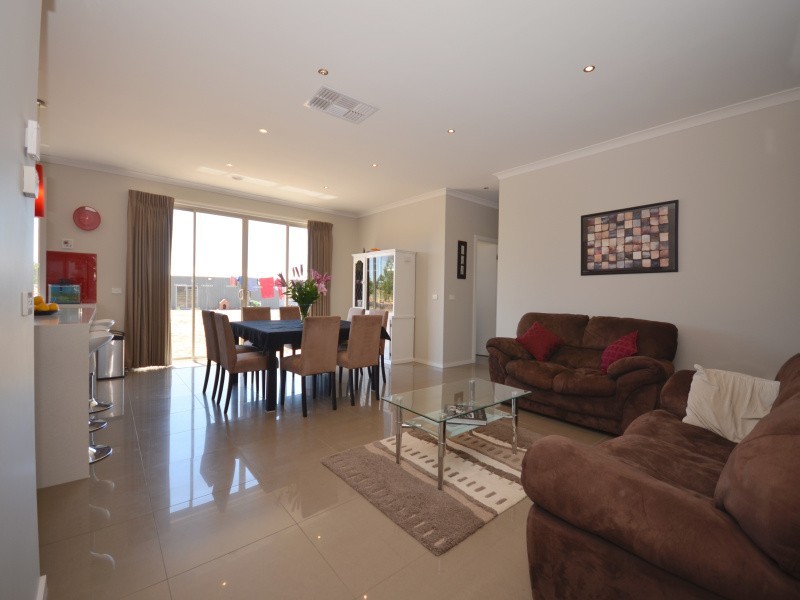 11 Maxwell Street, Cardigan Village VIC 3352