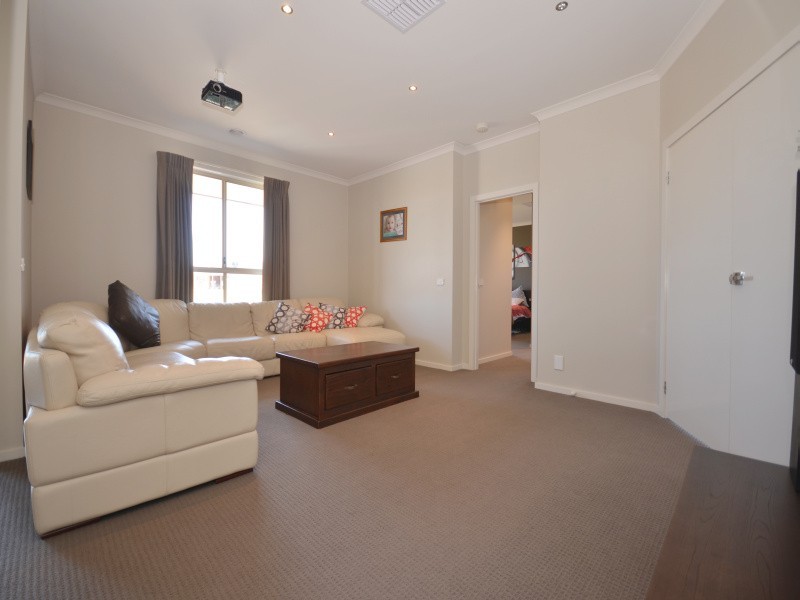 11 Maxwell Street, Cardigan Village VIC 3352