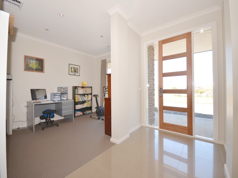 11 Maxwell Street, Cardigan Village VIC 3352