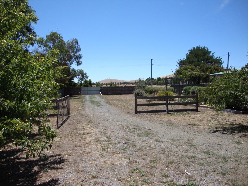 7a Clarke Street, Miners Rest VIC 3352