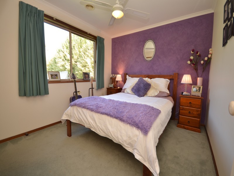 1 Oakbank Drive, Mount Helen VIC 3350