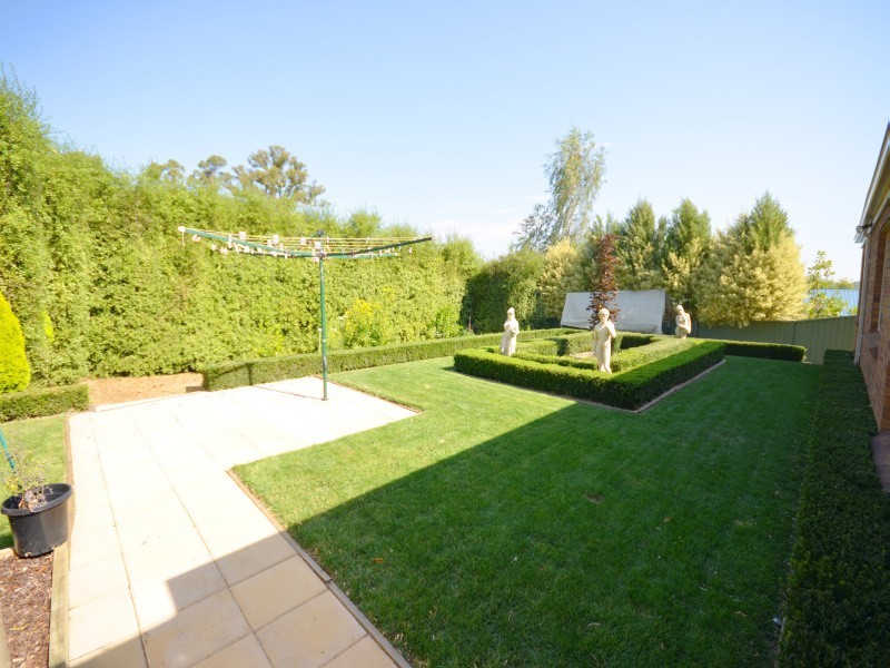 1 Oakbank Drive, Mount Helen VIC 3350