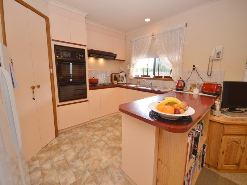 212 Greenhalghs Road, Delacombe VIC 3356