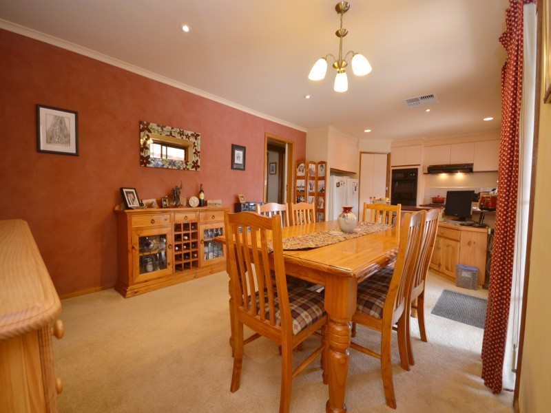 212 Greenhalghs Road, Delacombe VIC 3356