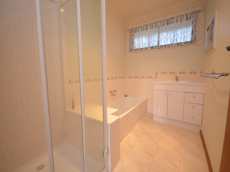 8 Iona Drive, Ballarat VIC 3350