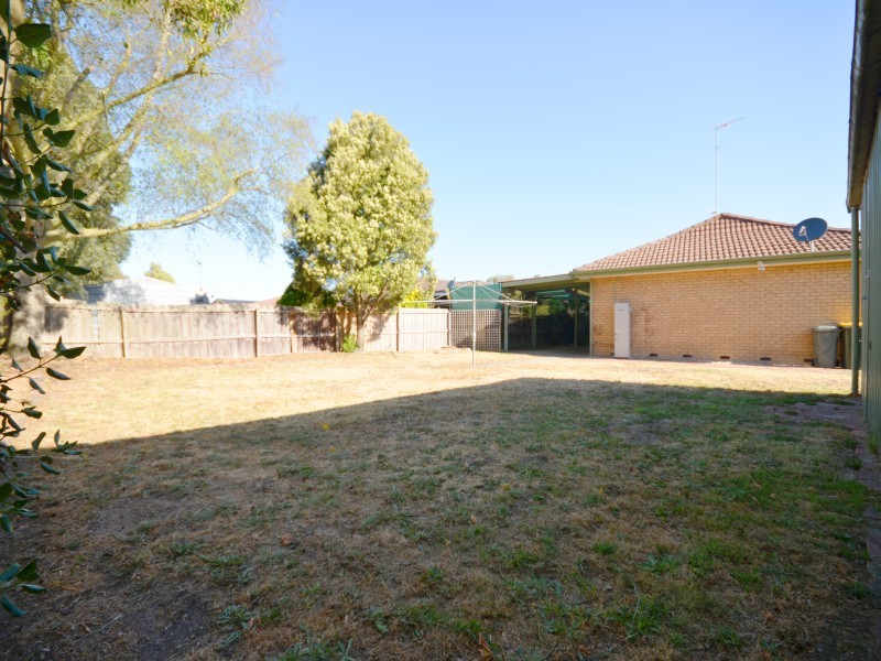 8 Iona Drive, Ballarat VIC 3350
