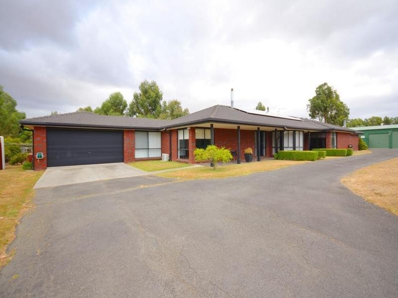 33 Adina Road, Ross Creek VIC 3351