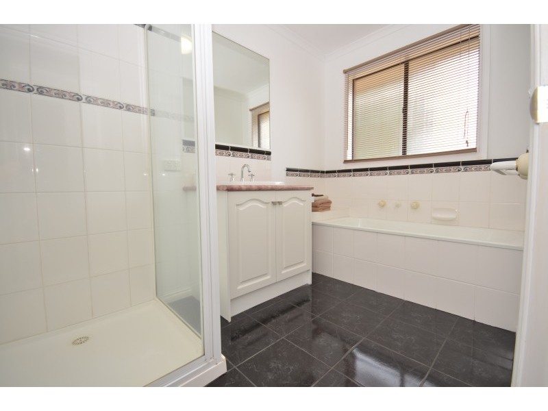 33 Adina Road, Ross Creek VIC 3351