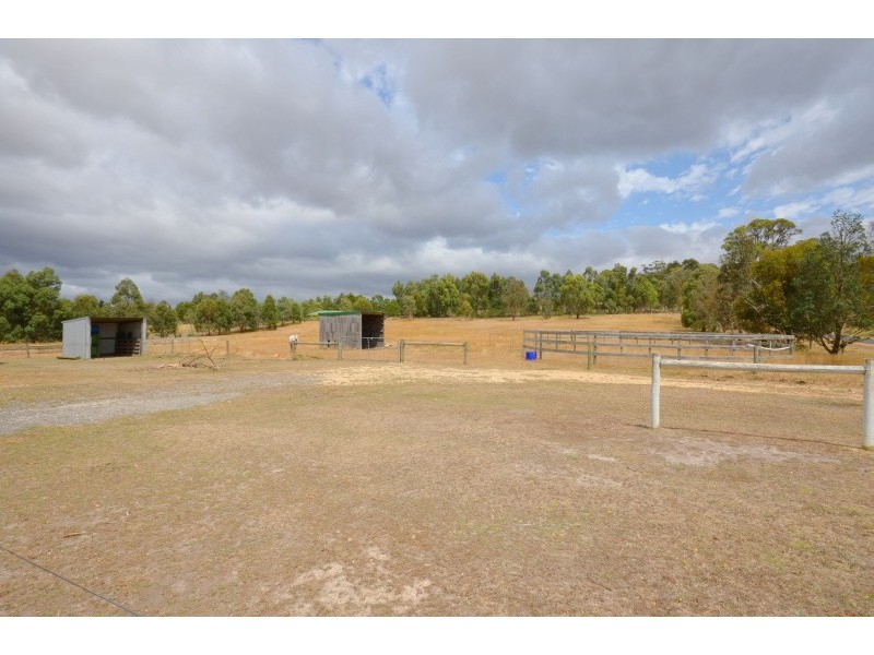 33 Adina Road, Ross Creek VIC 3351