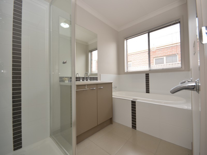 7 Deakin Drive, Delacombe VIC 3356