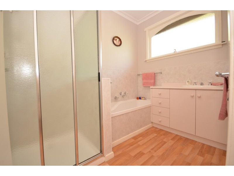 9 Oxford Street, Wendouree VIC 3355