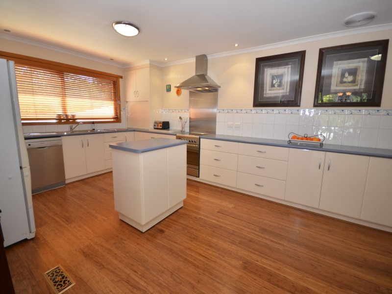 5 Junipers Road, Haddon VIC 3351