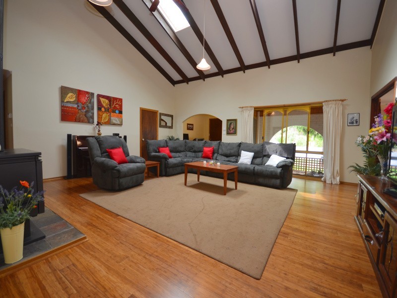 5 Junipers Road, Haddon VIC 3351