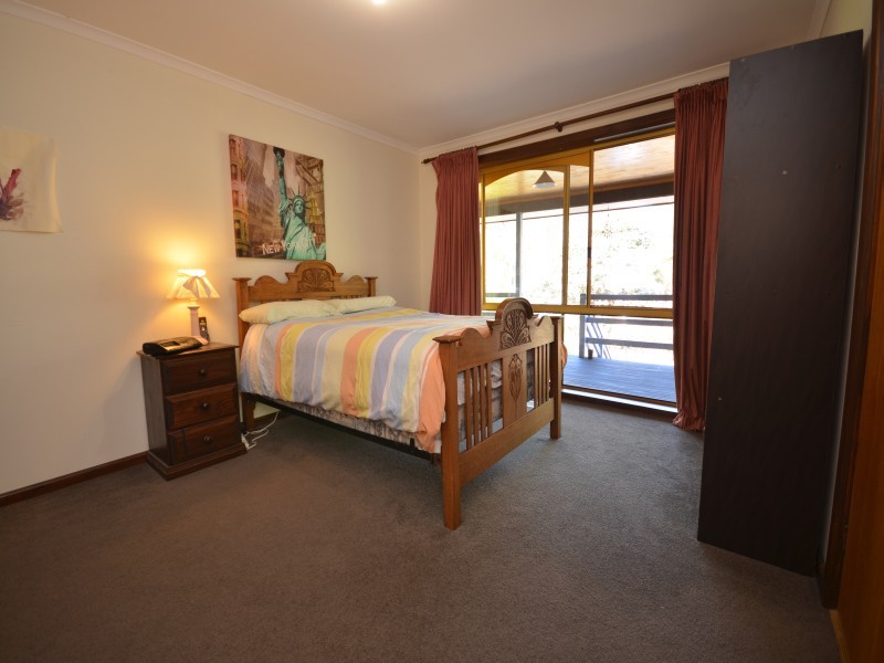 5 Junipers Road, Haddon VIC 3351