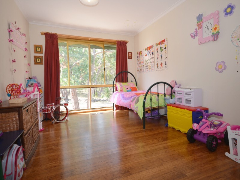 5 Junipers Road, Haddon VIC 3351