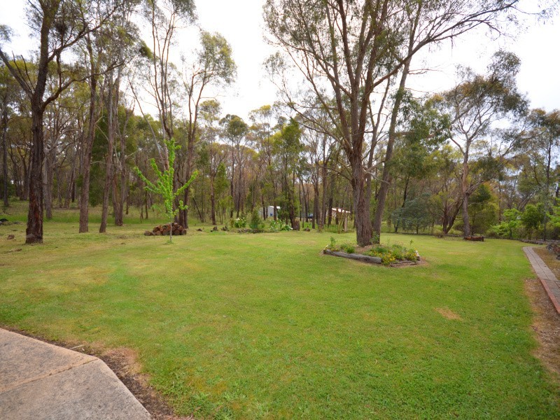 5 Junipers Road, Haddon VIC 3351